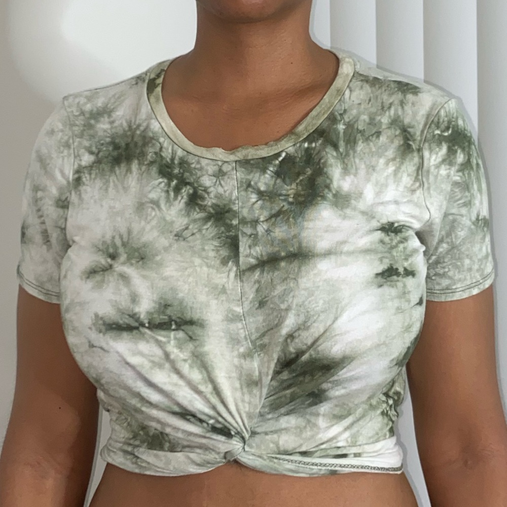 🌸 Green Woman’s Crop Top